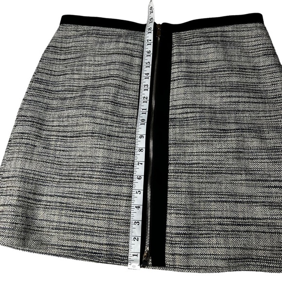 ANN TAYLOR Mini Skirt SZ 12 Grey Black Gold Accent Lined Career New Years Holida - Picture 6 of 7